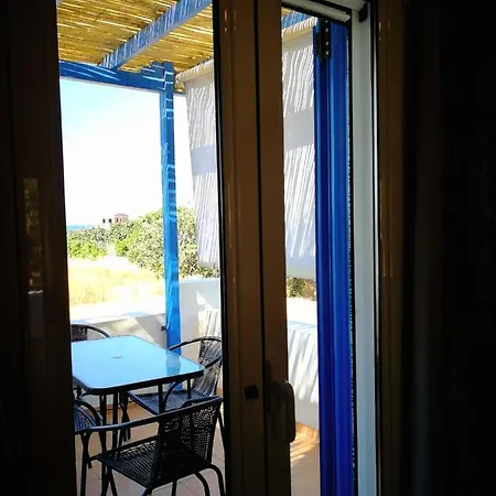 Themis Beach House *