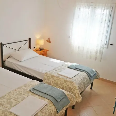 Themis Beach House *